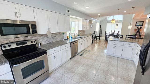 702 NEWELL AVE, Manahawkin, NJ 08050