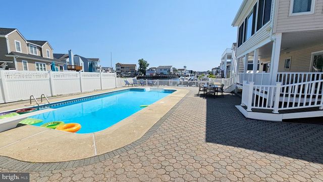 702 NEWELL AVE, Manahawkin, NJ 08050