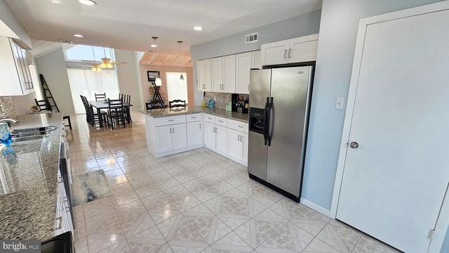 702 NEWELL AVE, Manahawkin, NJ 08050