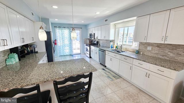 702 NEWELL AVE, Manahawkin, NJ 08050