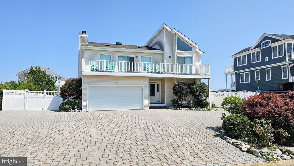 702 NEWELL AVE, Manahawkin, NJ 08050