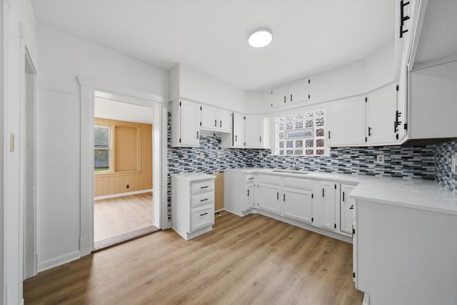 8533 S Rhodes Avenue, Chicago, IL 60619
