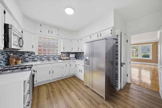 8533 S Rhodes Avenue, Chicago, IL 60619
