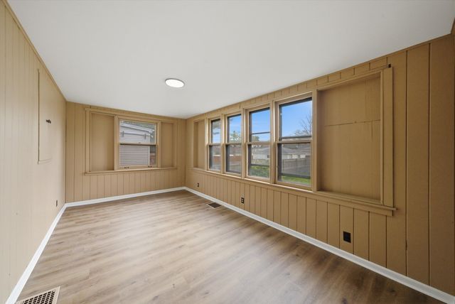 8533 S Rhodes Avenue, Chicago, IL 60619