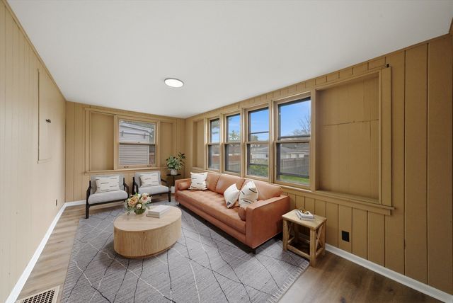 8533 S Rhodes Avenue, Chicago, IL 60619