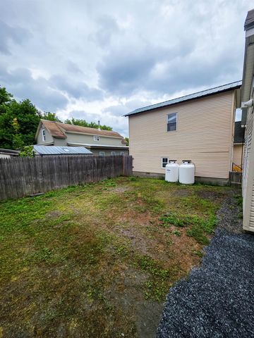 52 Jarvis Street, Windsor, VT 05089