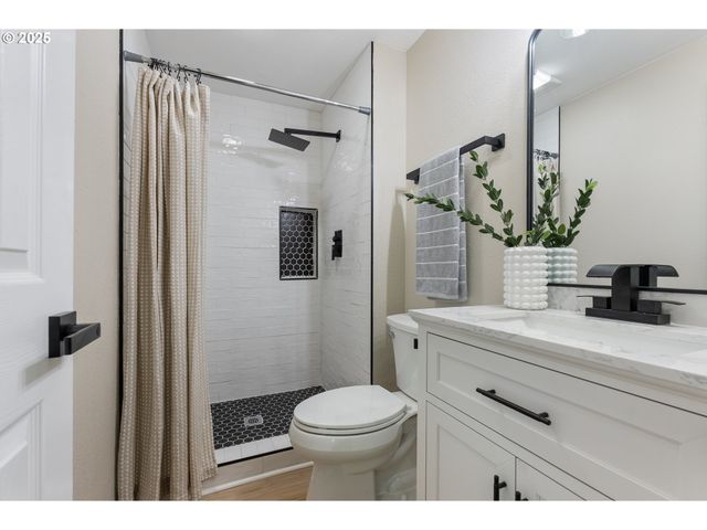 8278 Sw MOHAWK St, Tualatin, OR 97062