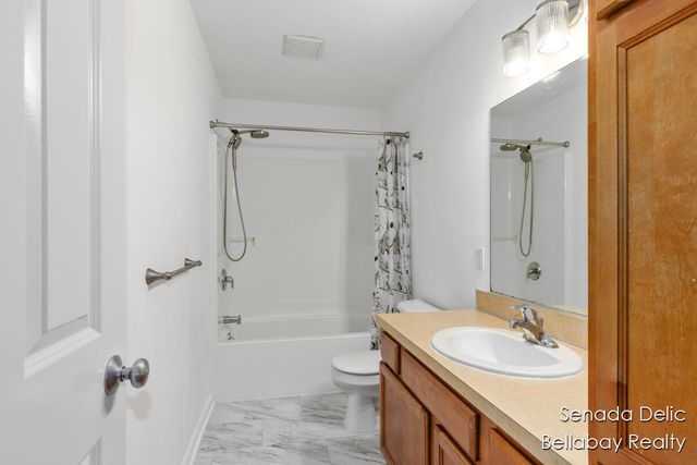 7121 Shady Knoll Drive SE, Caledonia, MI 49316