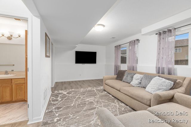 7121 Shady Knoll Drive SE, Caledonia, MI 49316