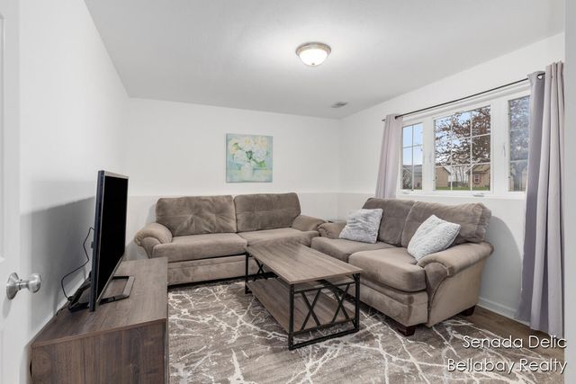 7121 Shady Knoll Drive SE, Caledonia, MI 49316
