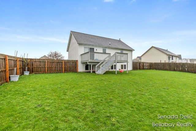 7121 Shady Knoll Drive SE, Caledonia, MI 49316