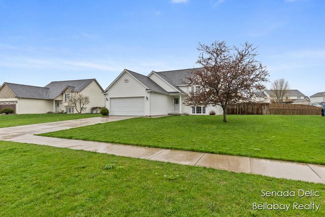 7121 Shady Knoll Drive SE, Caledonia, MI 49316