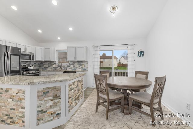 7121 Shady Knoll Drive SE, Caledonia, MI 49316