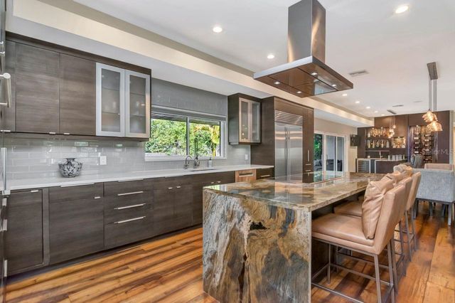 4715 W SAN JOSE STREET, Tampa, FL 33629