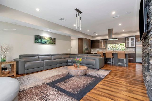 4715 W SAN JOSE STREET, Tampa, FL 33629