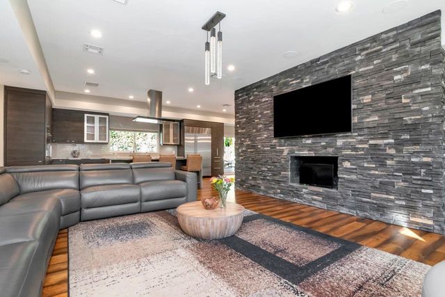 4715 W SAN JOSE STREET, Tampa, FL 33629