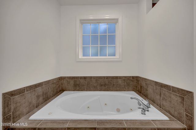 5135 Somersett Lane, Wilmington, NC 28409