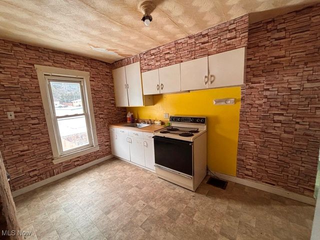 918 Second Avenue, New Cumberland, WV 26047