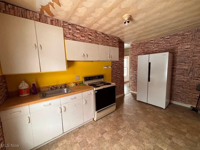 918 Second Avenue, New Cumberland, WV 26047