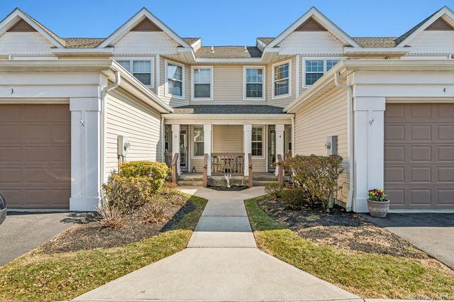 4 Commodore Circle, Port Jefferson Station, NY 11776