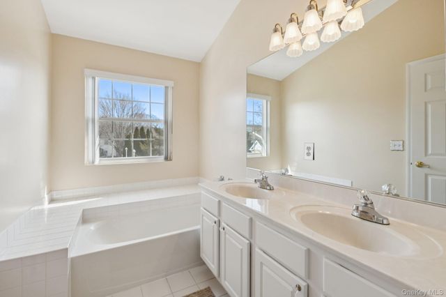 4 Commodore Circle, Port Jefferson Station, NY 11776