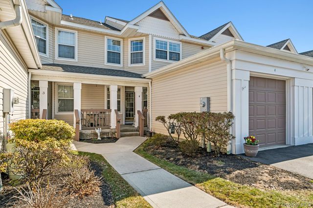 4 Commodore Circle, Port Jefferson Station, NY 11776