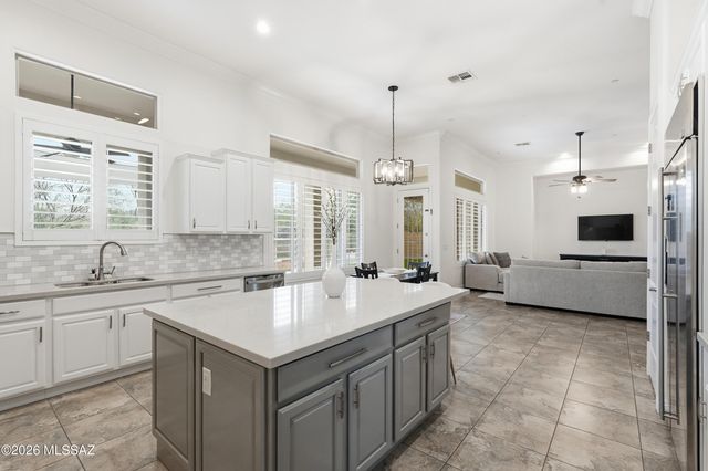 13675 N Napoli Way, Oro Valley, AZ 85755