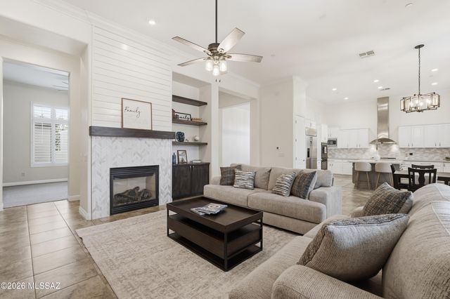 13675 N Napoli Way, Oro Valley, AZ 85755