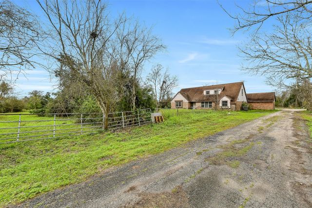 4918 Farmer Road, Alvin, TX 77511