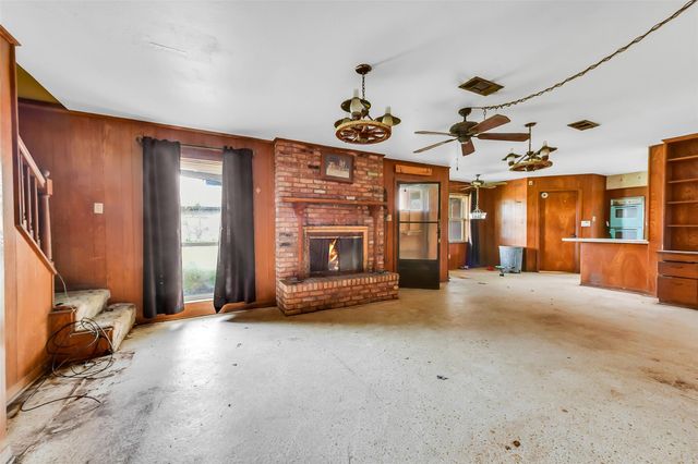 4918 Farmer Road, Alvin, TX 77511