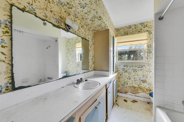 4918 Farmer Road, Alvin, TX 77511