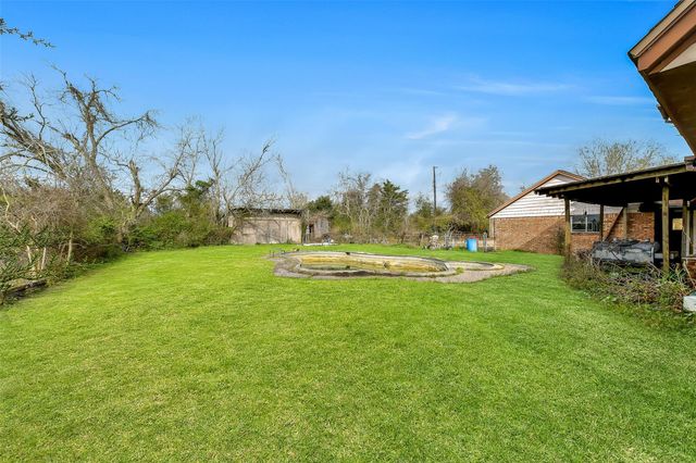 4918 Farmer Road, Alvin, TX 77511