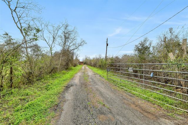 4918 Farmer Road, Alvin, TX 77511