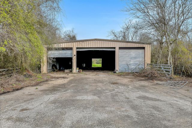 4918 Farmer Road, Alvin, TX 77511