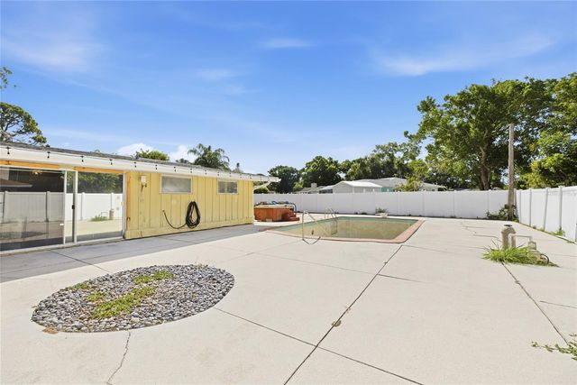 616 SAINT ANDREWS DRIVE, Sarasota, FL 34243