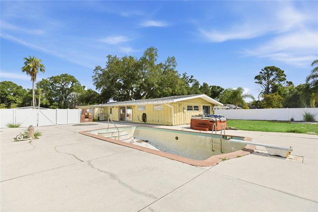 616 SAINT ANDREWS DRIVE, Sarasota, FL 34243