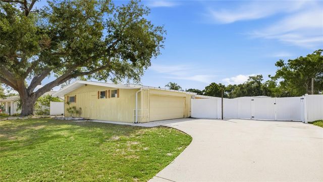 616 SAINT ANDREWS DRIVE, Sarasota, FL 34243