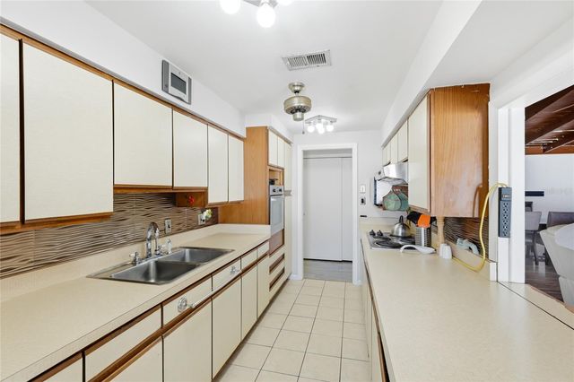 616 SAINT ANDREWS DRIVE, Sarasota, FL 34243