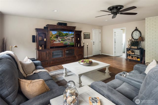 8807 Danforth Street NW, Gig Harbor, WA 98329
