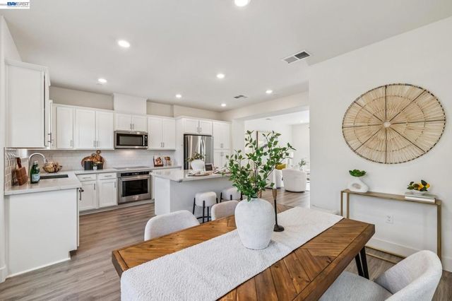 28957 Ashwell Ave, Hayward, CA 94544