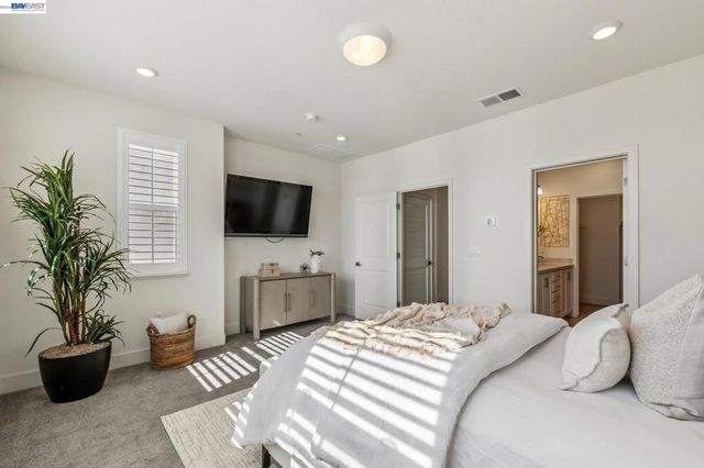 28957 Ashwell Ave, Hayward, CA 94544