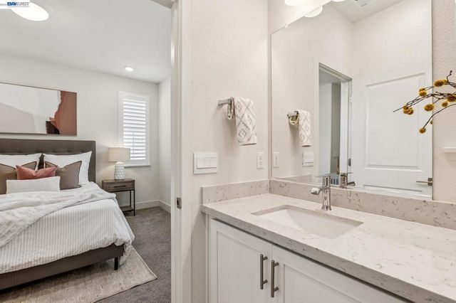 28957 Ashwell Ave, Hayward, CA 94544