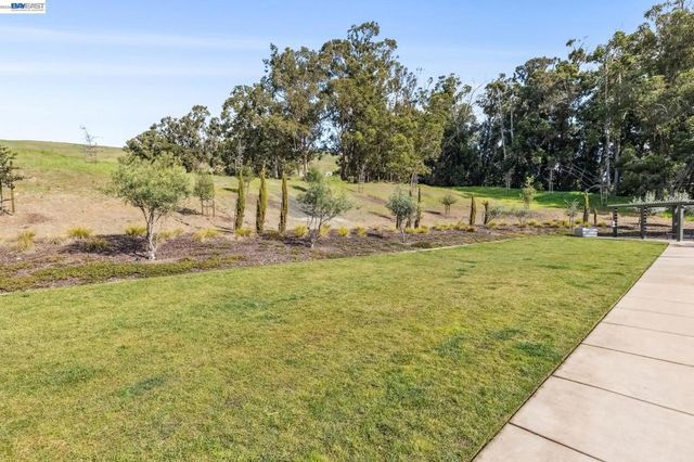 28957 Ashwell Ave, Hayward, CA 94544