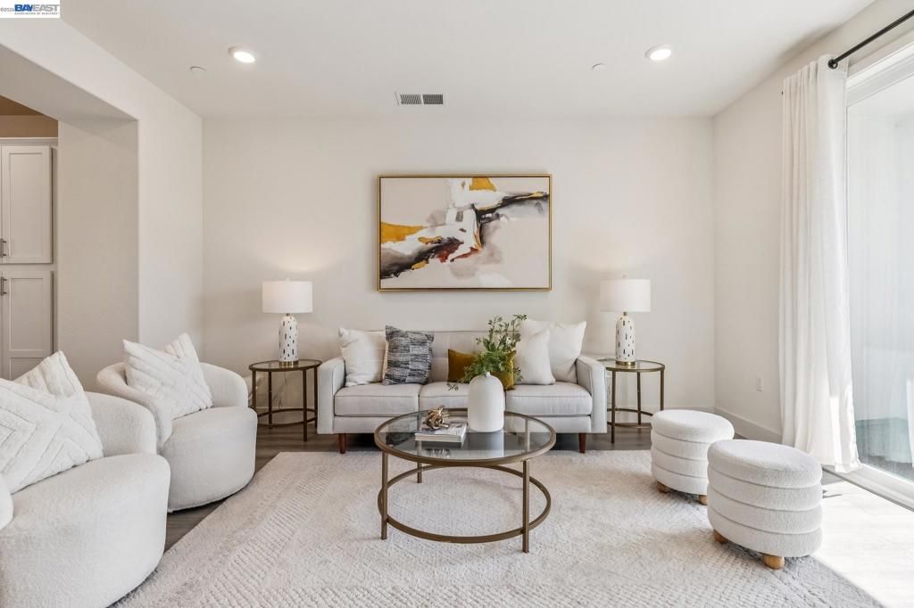 Image 1 of property listing at 28957 Ashwell Ave, Hayward, CA 94544