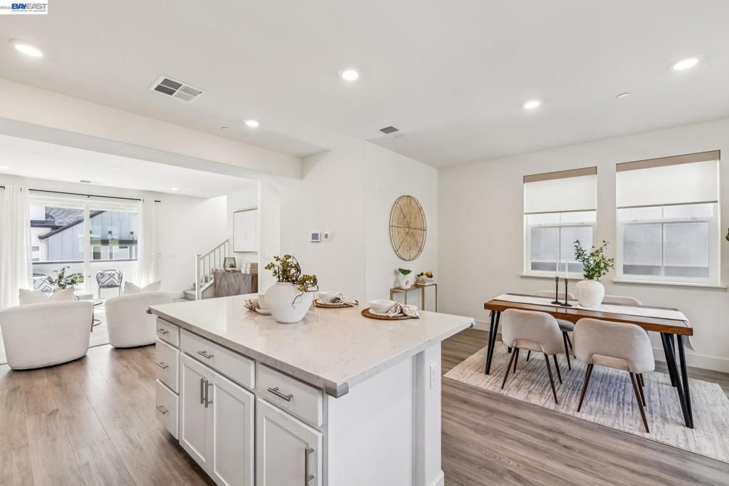 Image 15 of property listing at 28957 Ashwell Ave, Hayward, CA 94544