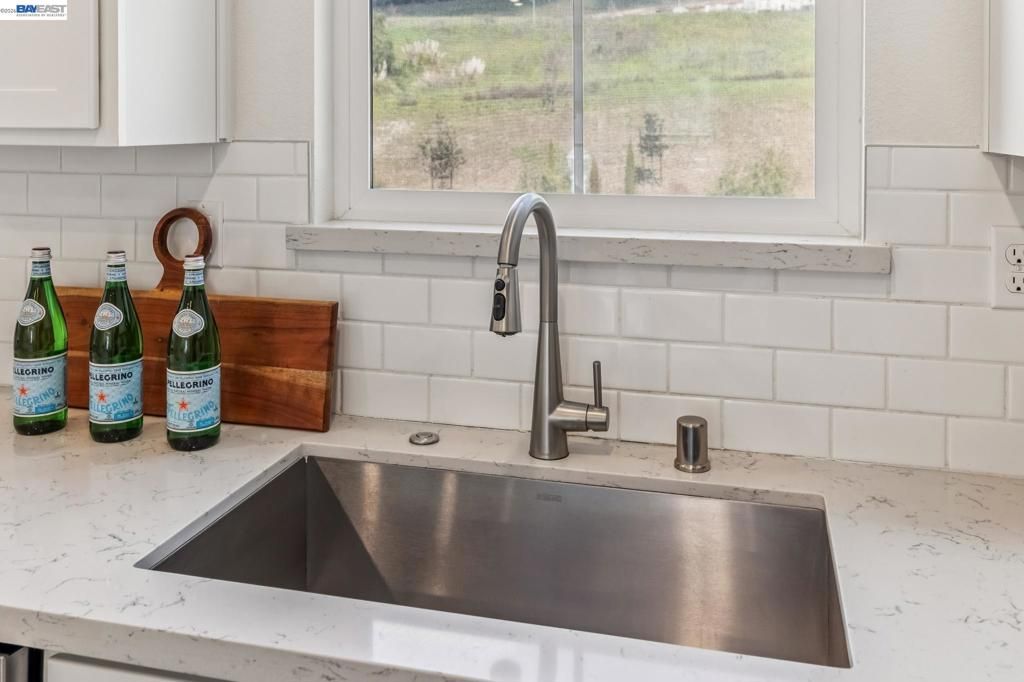 Image 16 of property listing at 28957 Ashwell Ave, Hayward, CA 94544