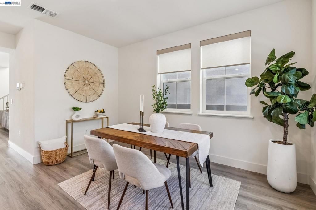 Image 18 of property listing at 28957 Ashwell Ave, Hayward, CA 94544