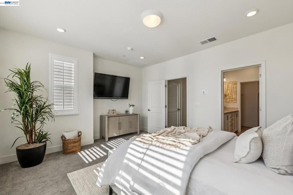 Image 30 of property listing at 28957 Ashwell Ave, Hayward, CA 94544