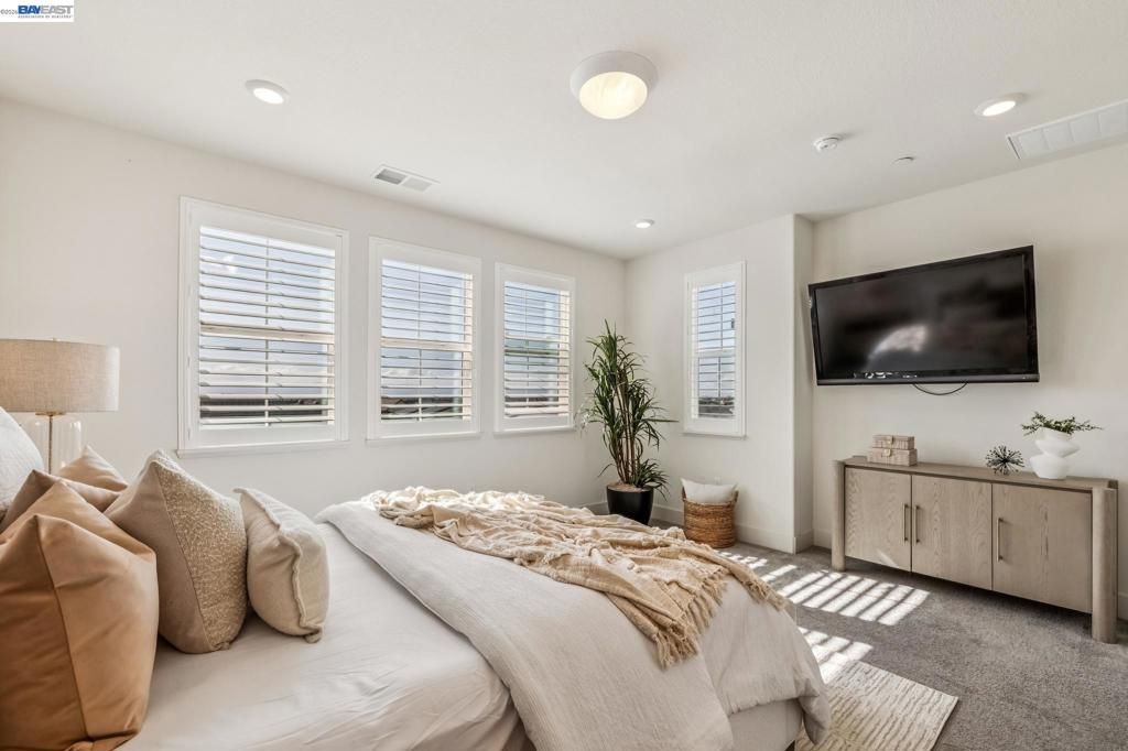 Image 31 of property listing at 28957 Ashwell Ave, Hayward, CA 94544