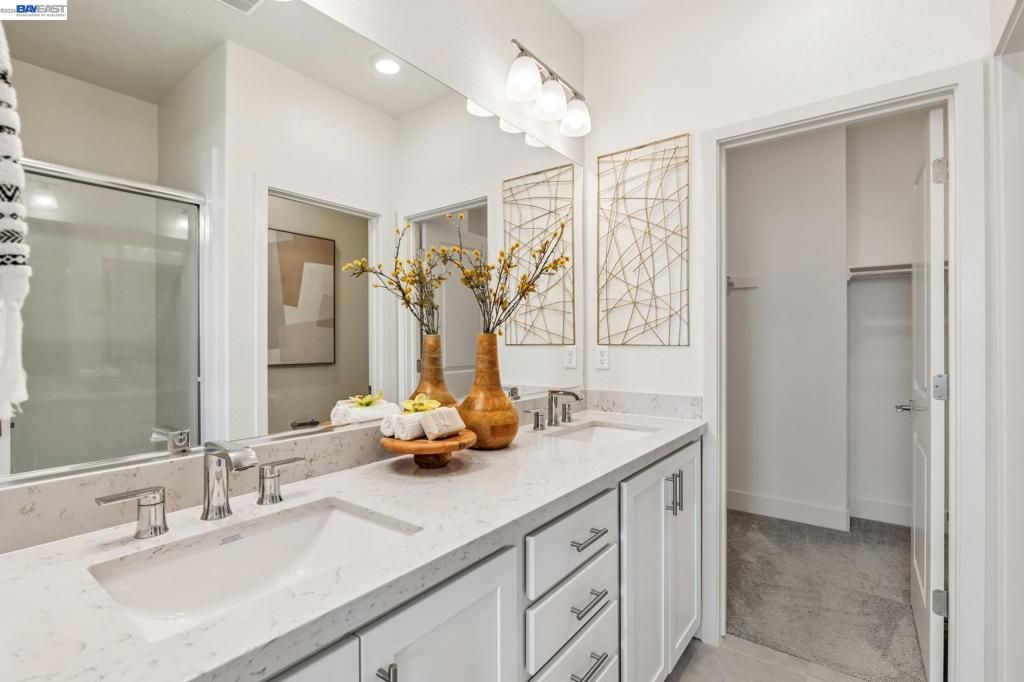 Image 32 of property listing at 28957 Ashwell Ave, Hayward, CA 94544